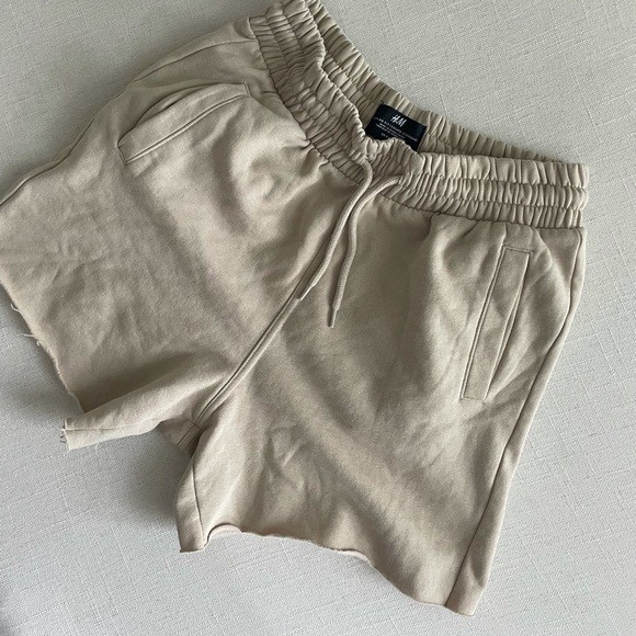 H&M sweat shorts - Picture 1 of 3